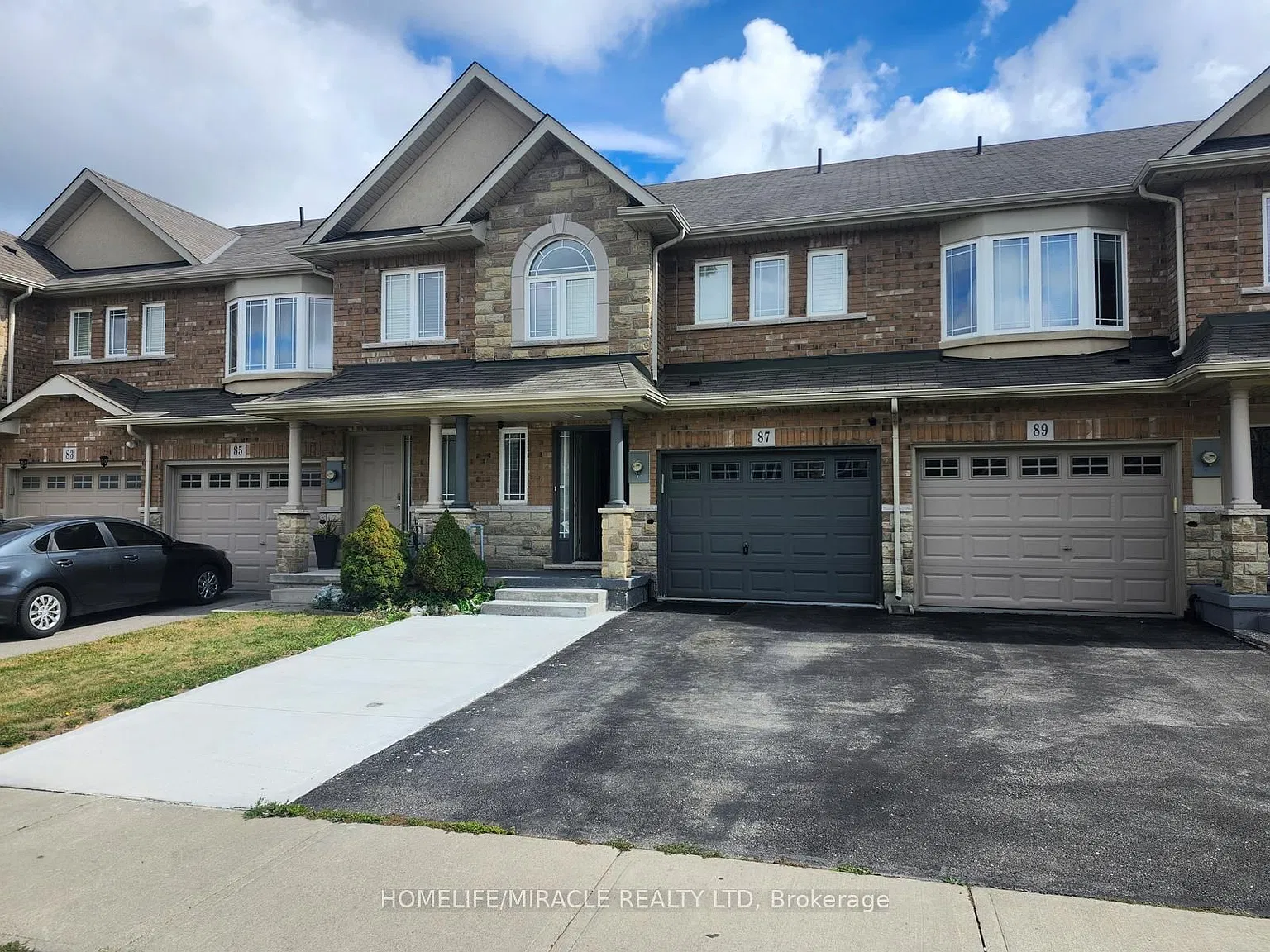 3 bed, $2,700 — Photo 1