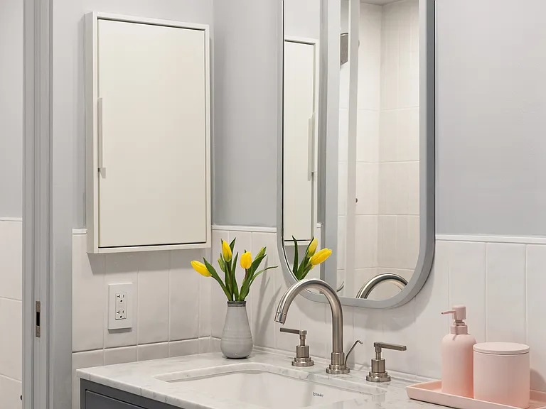 547 W 47th St #805 — Photo 3