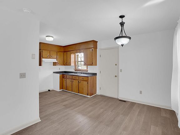 5th image of 324 Gatlin Dr