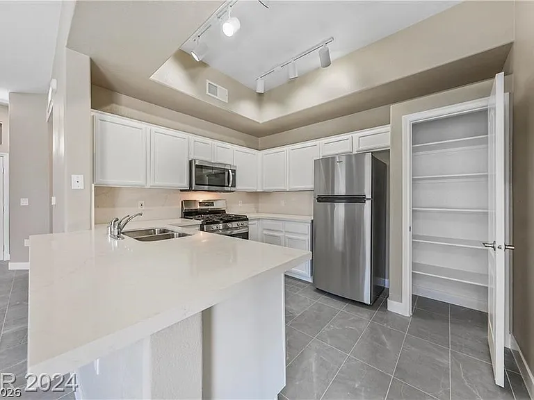 2305 W Horizon Ridge Pkwy #1411 — Photo 9