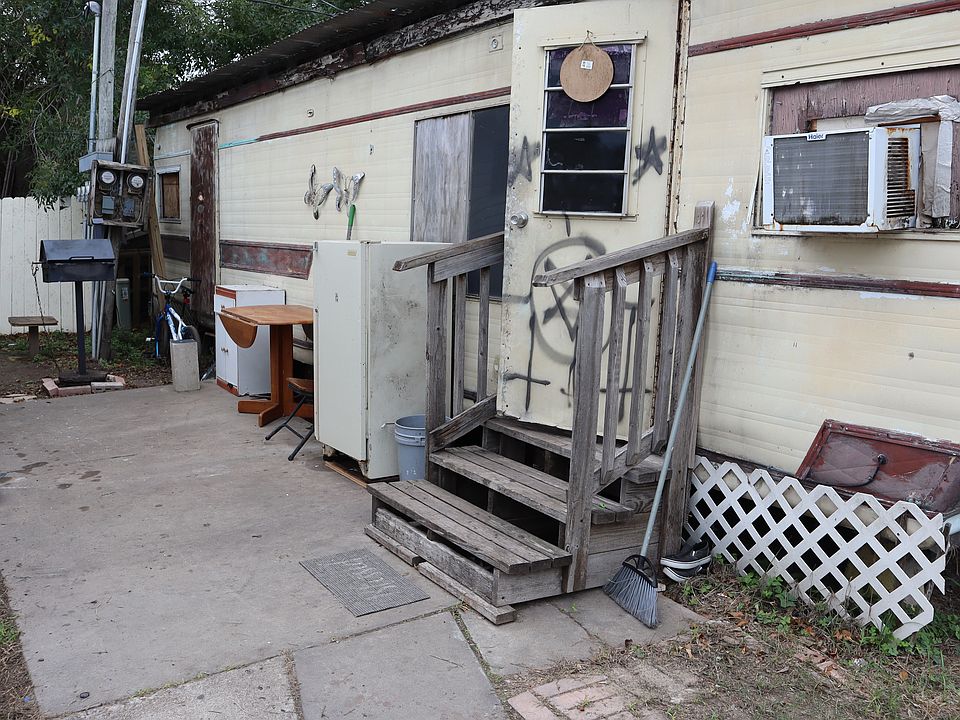 1st image of 613 N Eye St APT 30