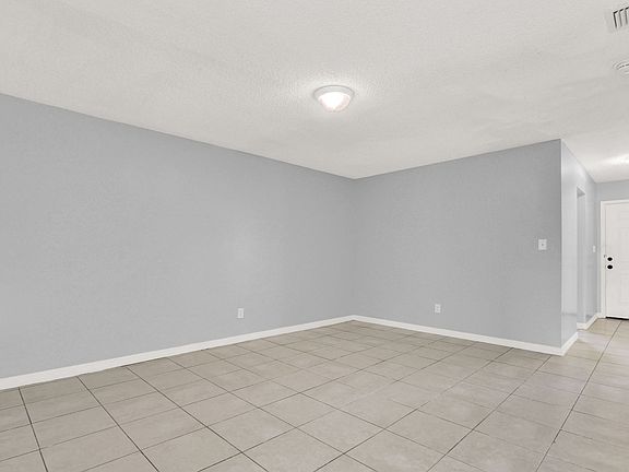 2nd image of 3104-3210 Louisiana Ave #7