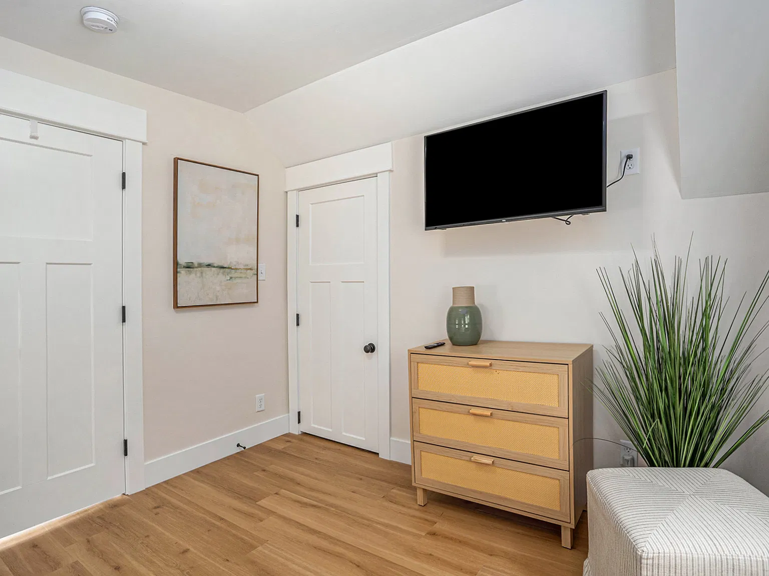 5 bed, 1808 sqft, $4,000 — Photo 3