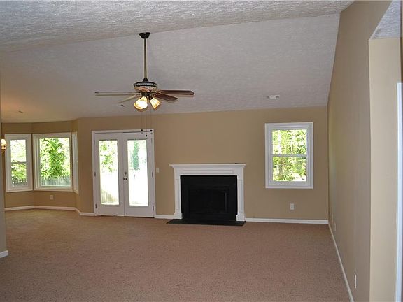 3rd image of 1911 Grant Ln