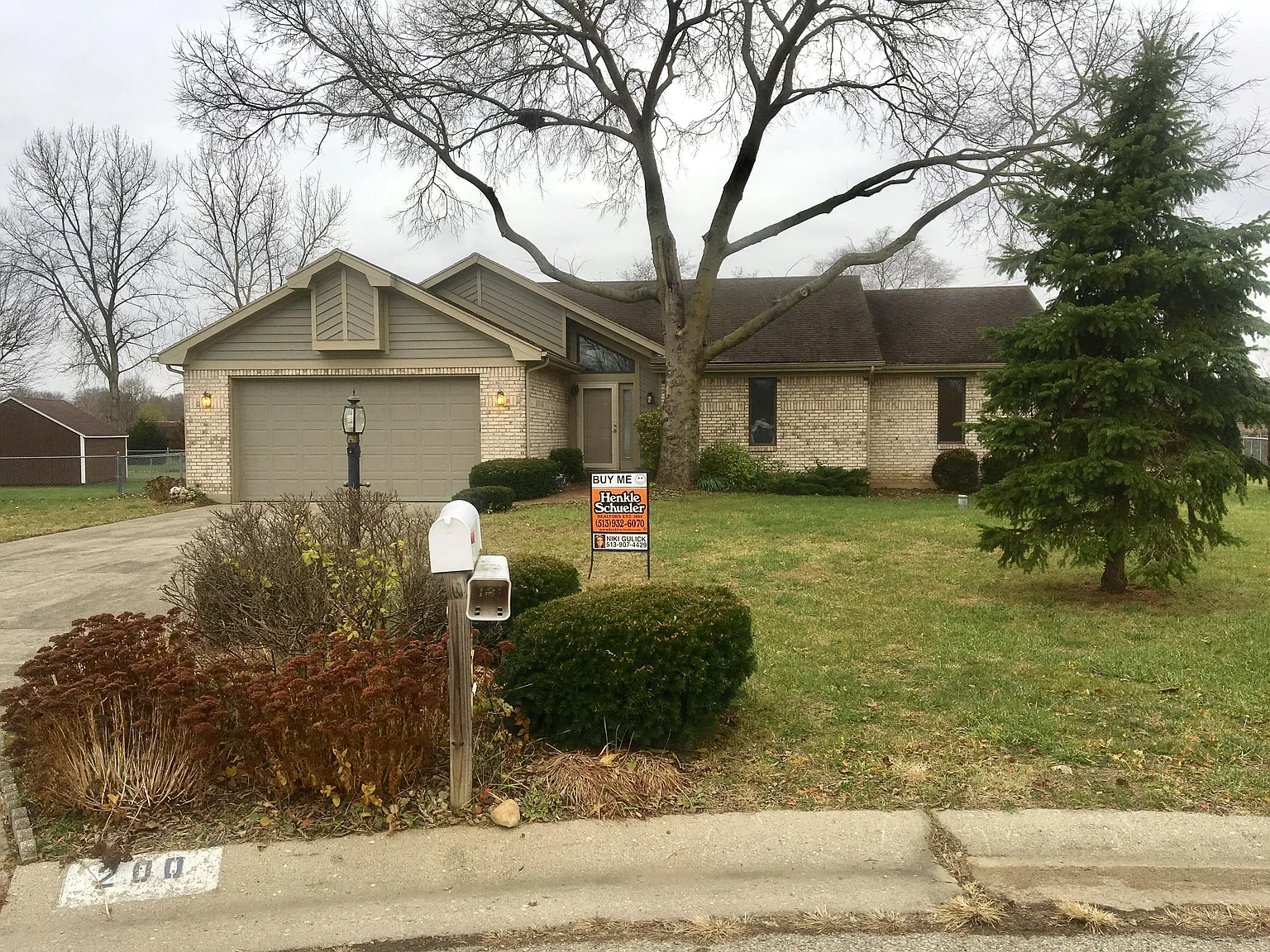 200 Charles Dr photo 1