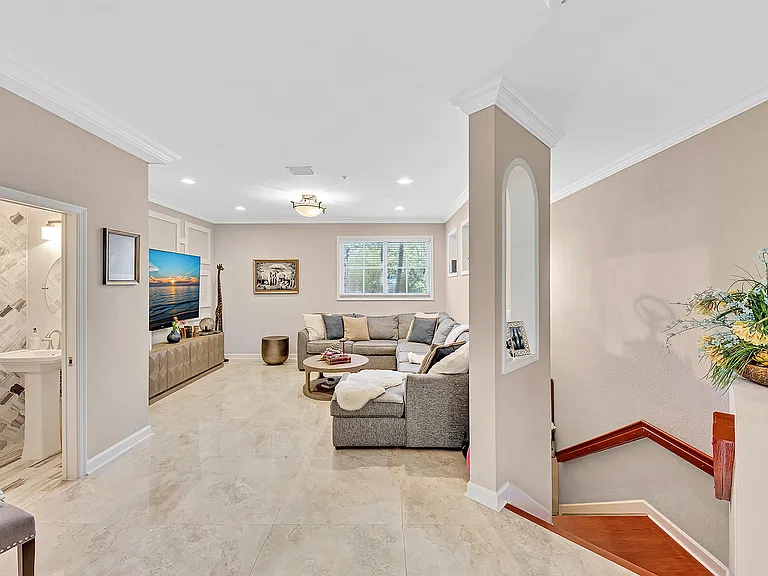 323 Bayfront Dr — Photo 8