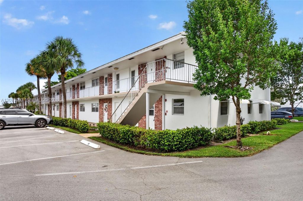 2551 W Golf Blvd APT 101, Pompano Beach