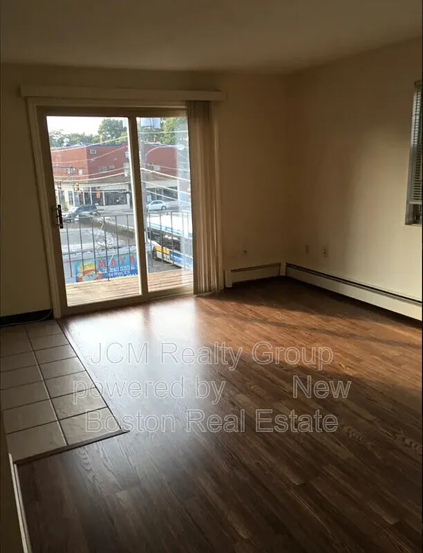 1 bed, 1.0 bath, $1,995 — Photo 2