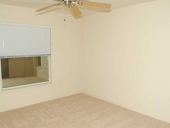 4th image of 3727 Oasis Blvd