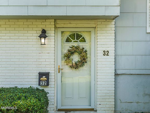 2nd image of 32 Brookwood Parkway