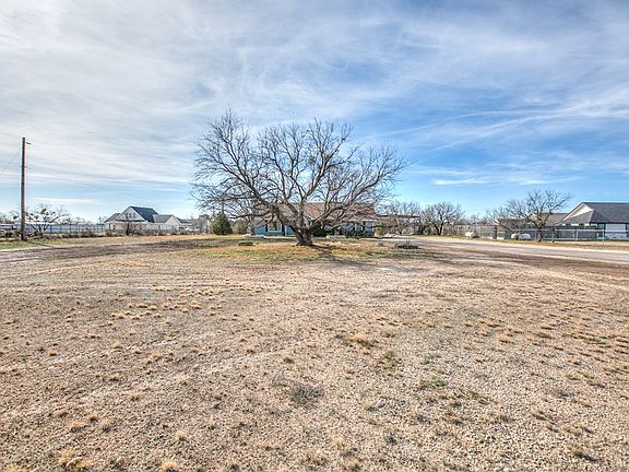 3rd image of 2933 Old Eola Rd