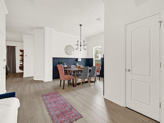 4th image of 2602 Shady Acres Ct
