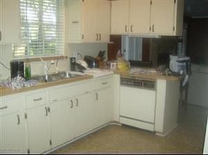 3rd image of 2047 Foxwood Dr