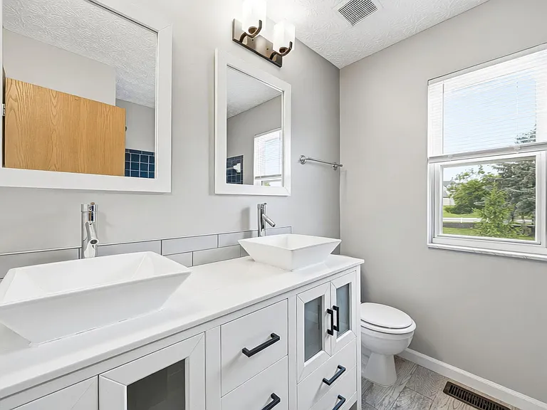3033 Jamestown Dr — Photo 18