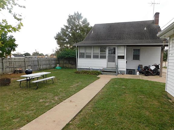View of back. Main floor & upper unit is accessed through back porch door. Lower level has exterior stairs