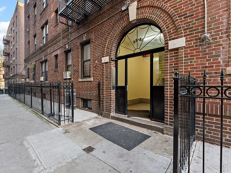 35-51 94th St #5C — Photo 2
