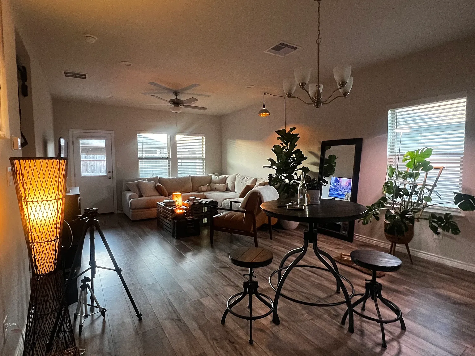 3 bed, 2.5 bath, 1852 sqft, $2,850 — Photo 2