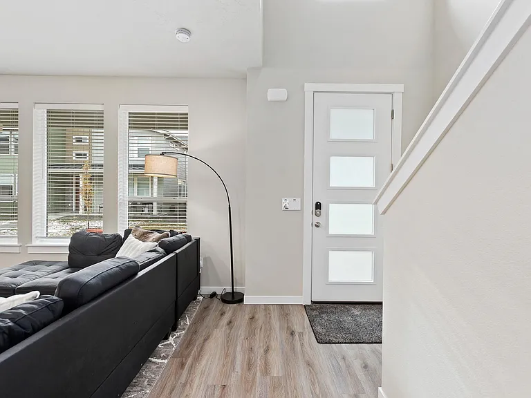 471 N Tessa Ln — Photo 2