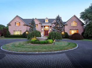 28 Ridge Ct, Old Brookville, NY 11545