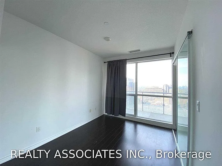 386 Yonge St #2813 — Photo 28