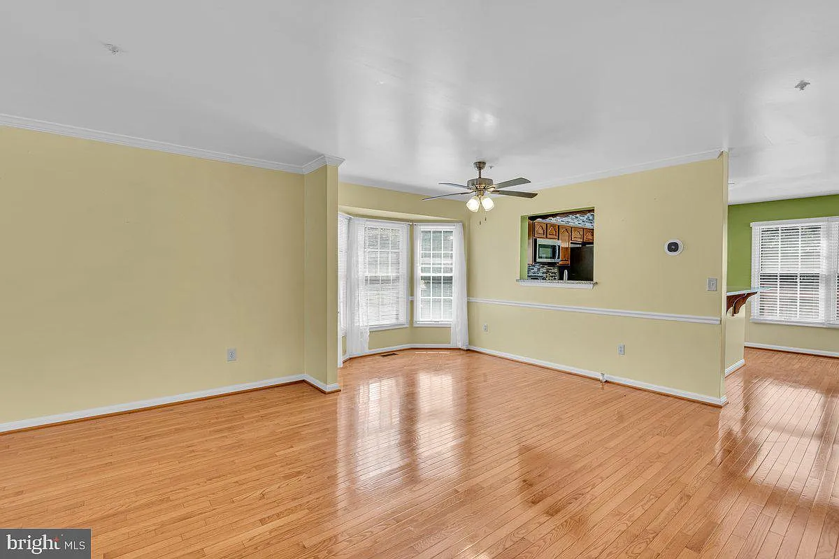 3 bed, 3.0 bath, 2126 sqft, $3,400 — Photo 2