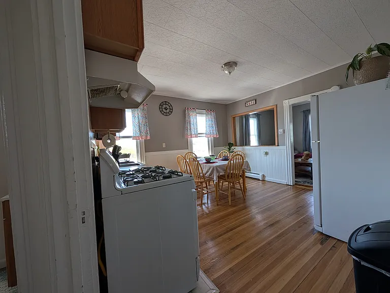 213 Bond St #2 — Photo 3