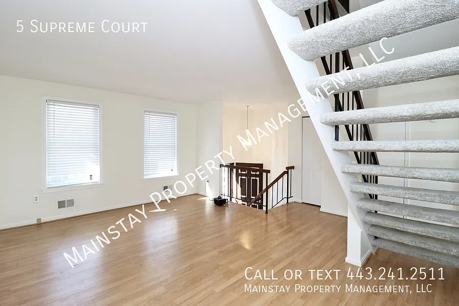 4 Bedroom Townhome W/ Fenced Yard & Finished Basement! — Photo 4