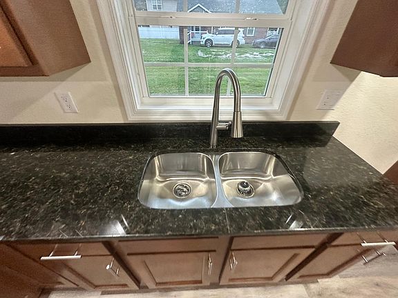 5th image of 111 Woodrow Ave #111