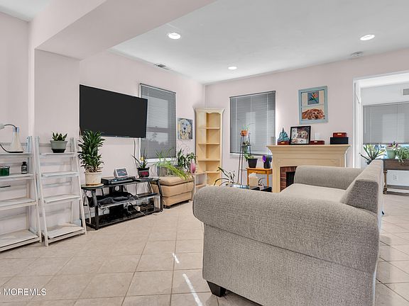 4th image of 536 Princeton Avenue