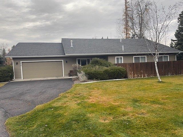 1st image of 215 Fox Hollow Ln