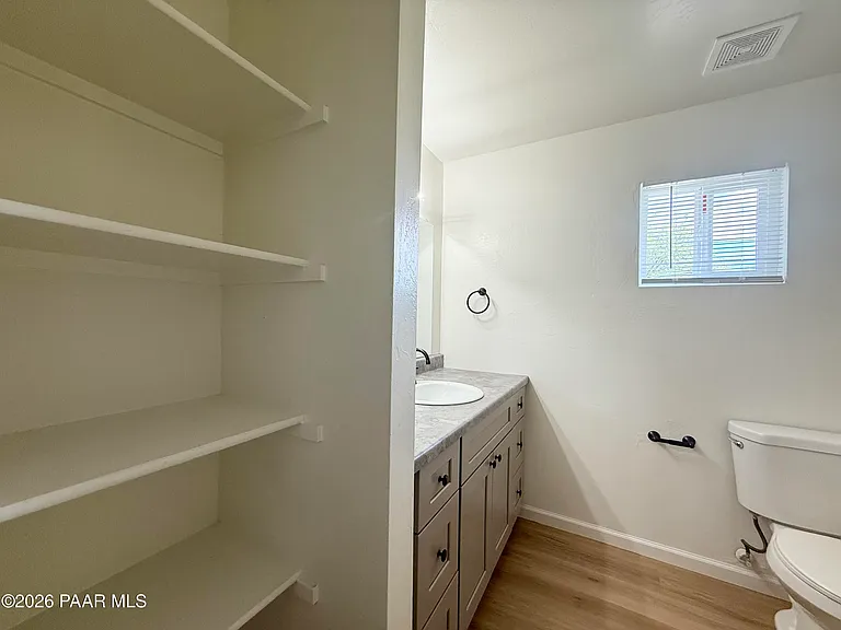 566 Lincoln Ave #C — Photo 6
