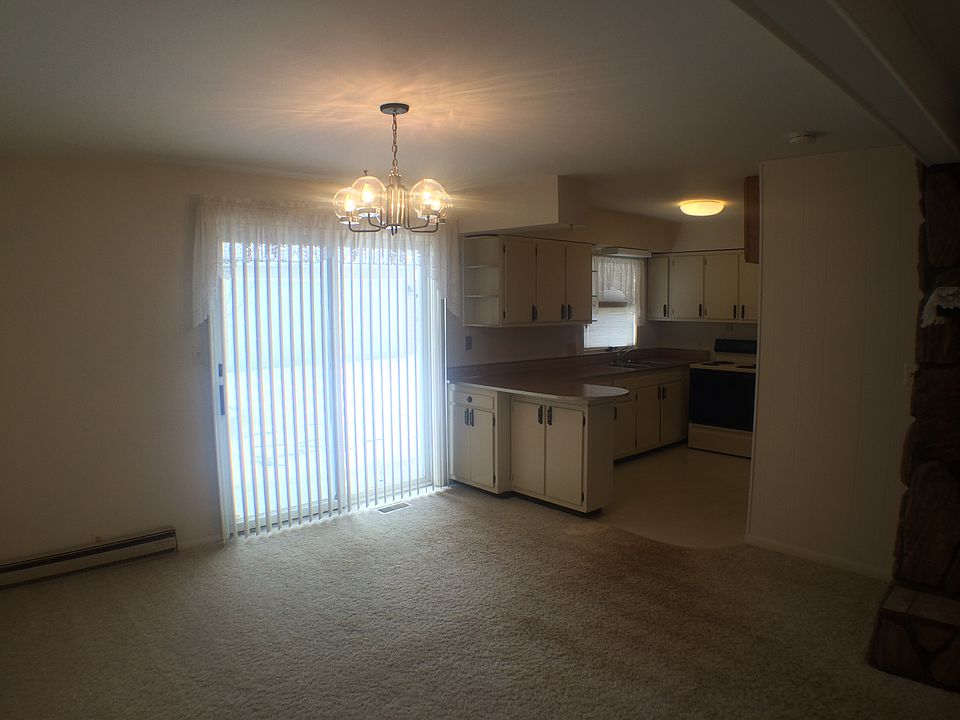 Dining to Kitchen