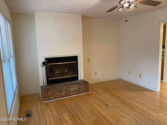 3rd image of 60 Vernon Ln