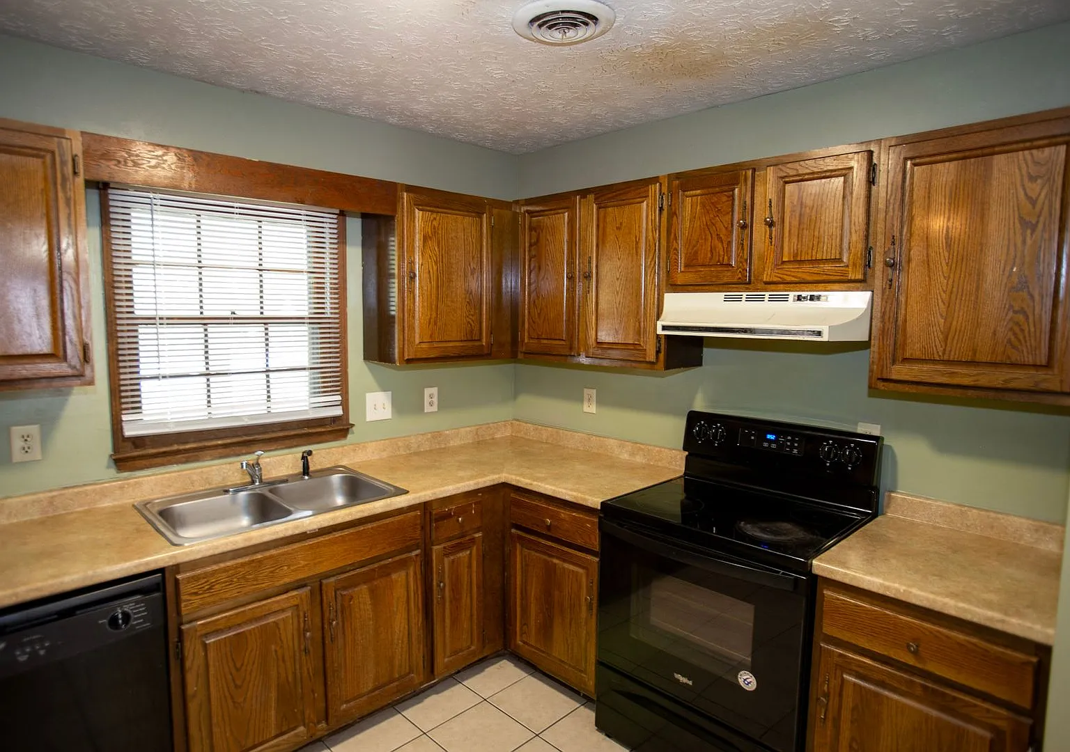 1905 S Milledge Ave — Photo 1