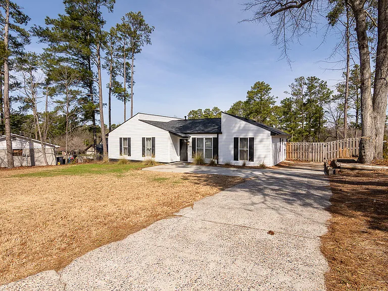 2115 Oakleaf Ct — Photo 2