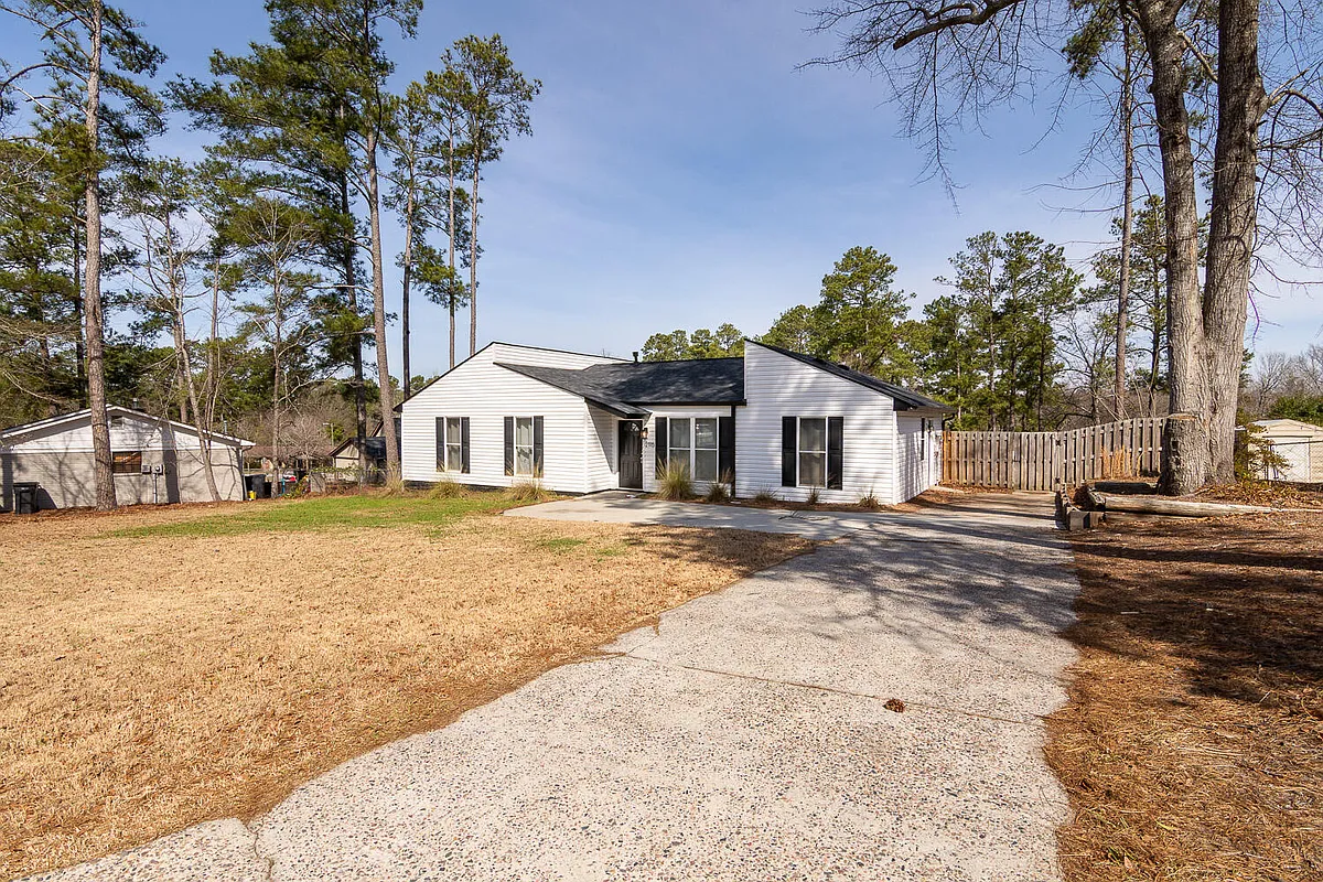 Building Photo - 2115 Oakleaf Ct