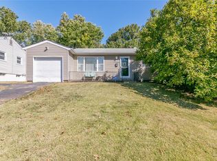 1033 Edgehill Dr, Saint Louis, MO 63135
