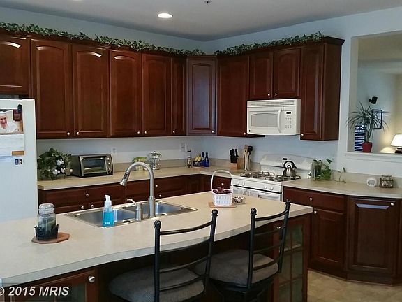 Gorgeous Upgrade Cherry Cabinets in Kitchen