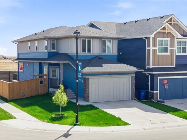 936 W Langholm Dr SE, Airdrie, AB T4A 3P7
