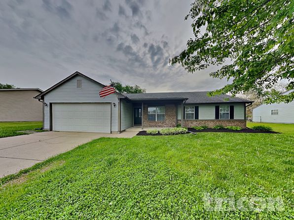 1690 Fountain Lake Dr E
