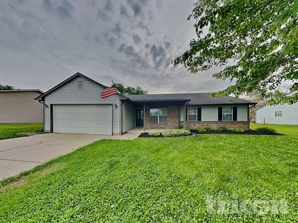 1690 Fountain Lake Dr E, Shelbyville, IN 46176