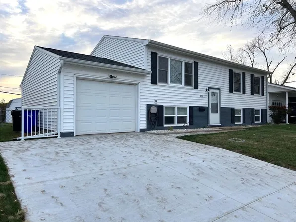 151 Westview Dr NW, Cedar Rapids, IA 52405