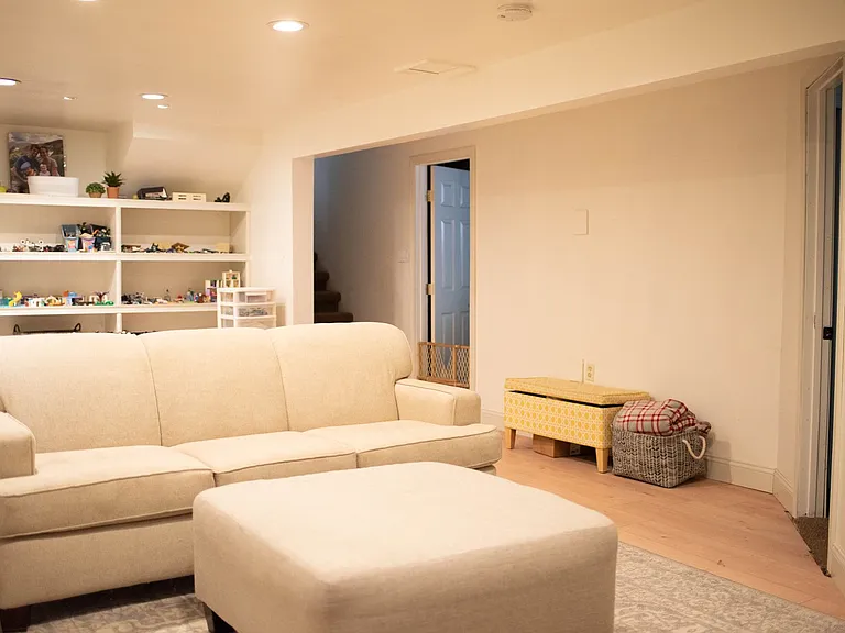 5360 Kennedy Dr — Photo 12