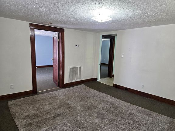 5th image of 122 Rolling Hill Dr