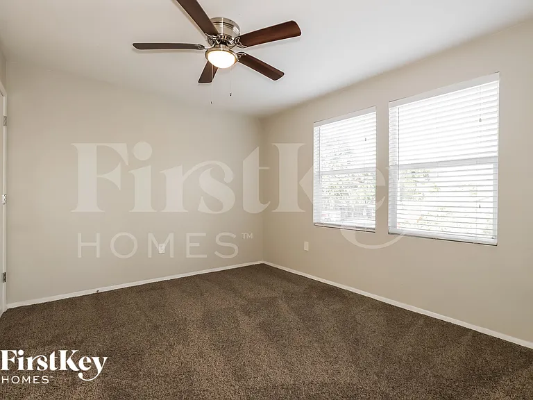 2916 N Jefferson St — Photo 13