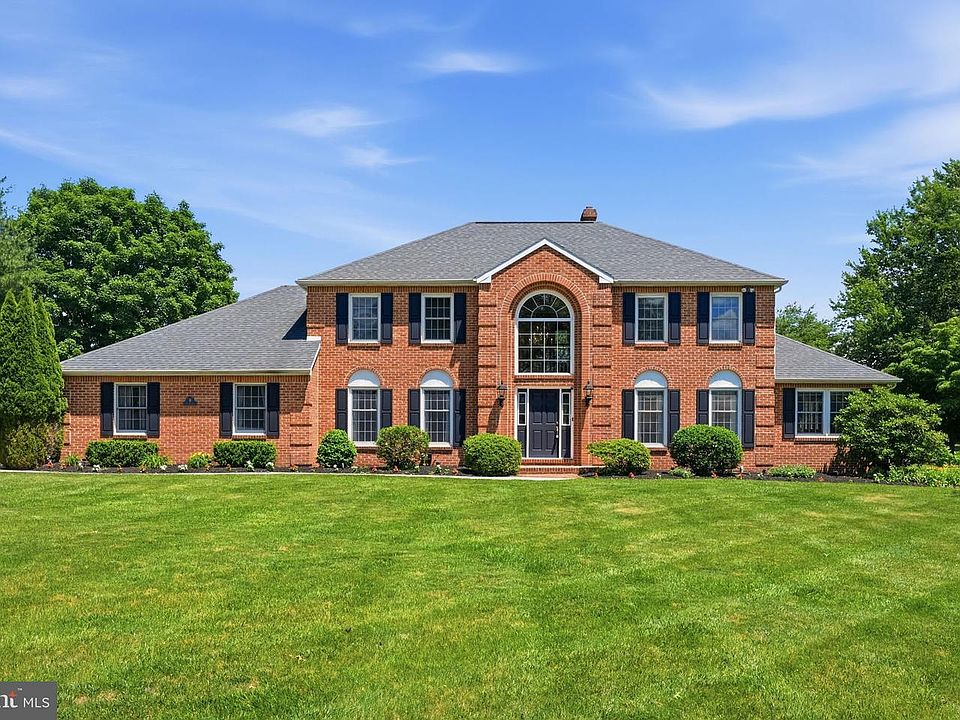 1st image of 204 Readington Dr