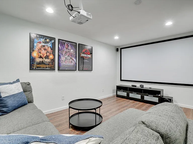 922 Blackstone Dr — Photo 5