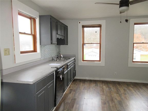3rd image of 402 E Lincoln Ave