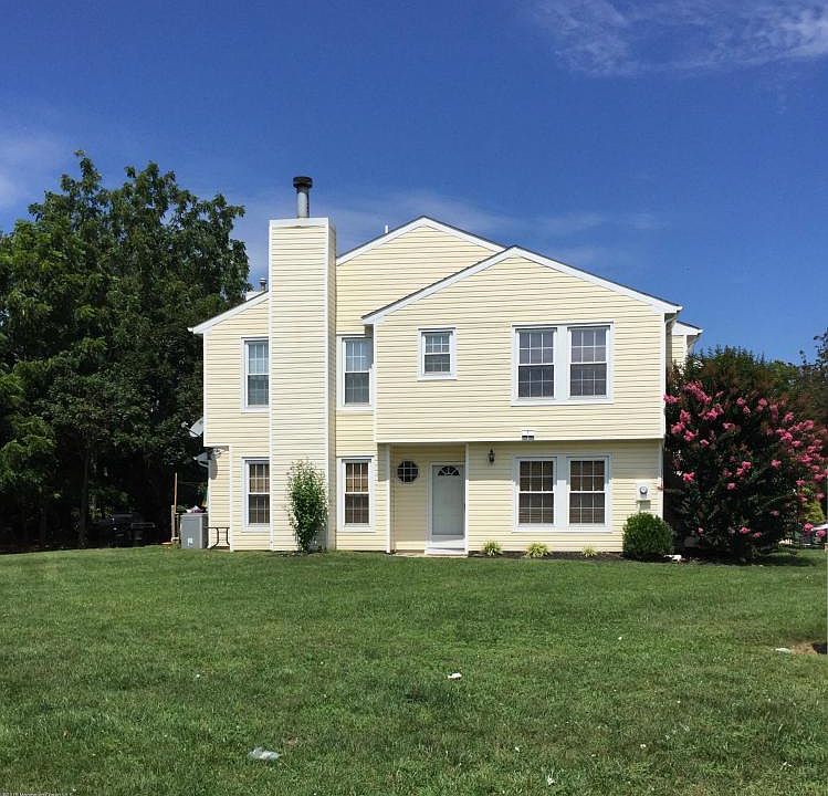 1st image of 956 Jessica Ct