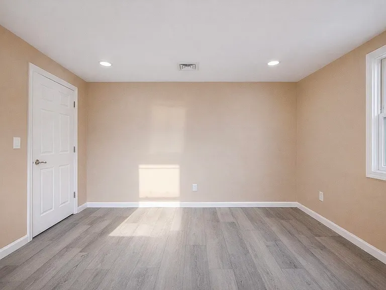 1572 Summit Ave #2 — Photo 18